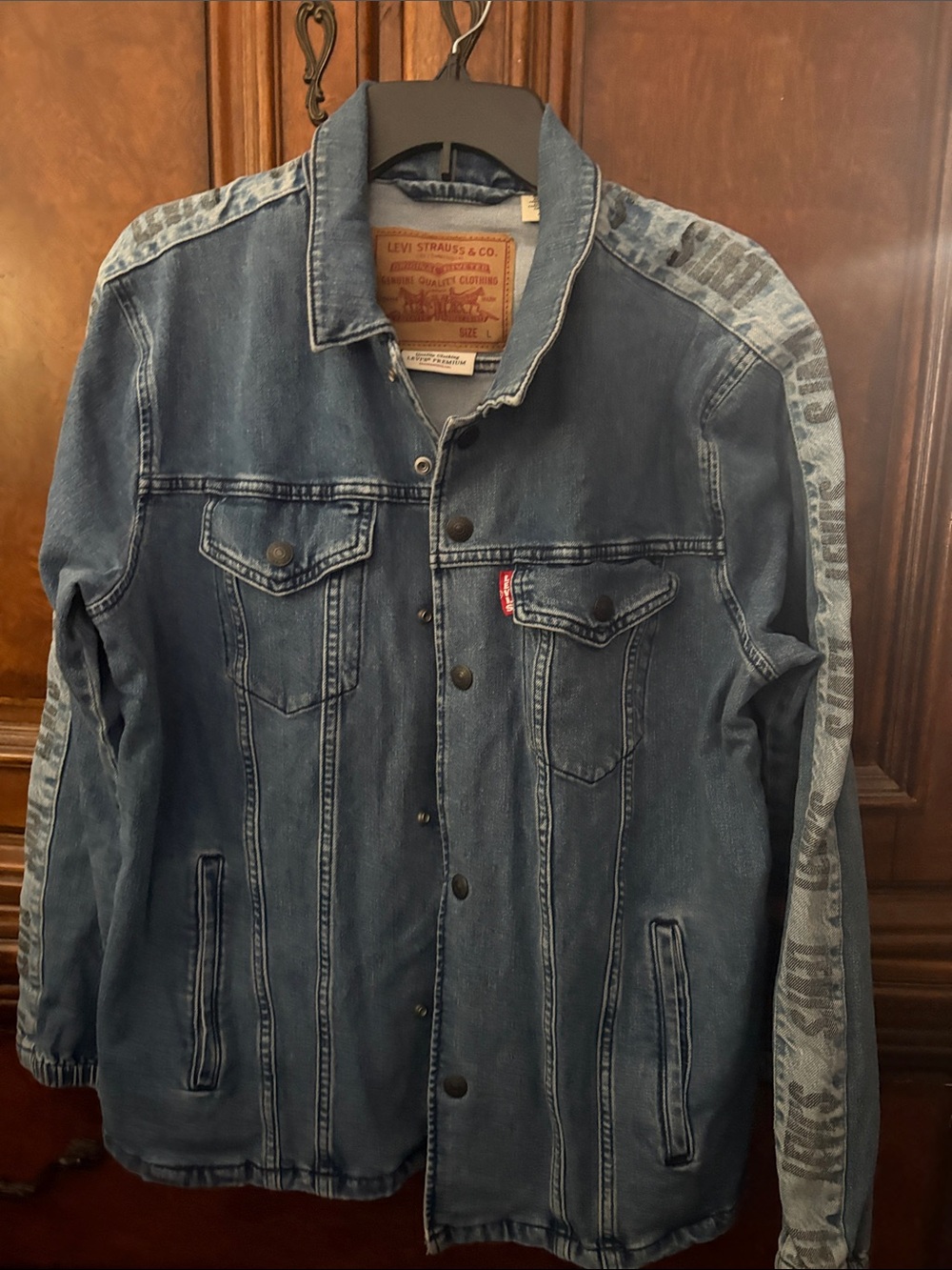 Levi's Men's Denim Jacket in Washed Blue